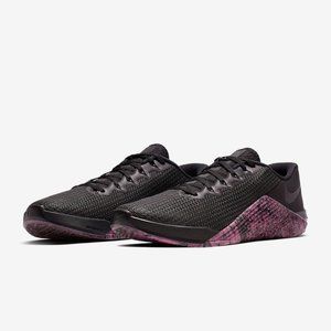 Nike Metcon 5 in Black/Sunset Women's 7.5